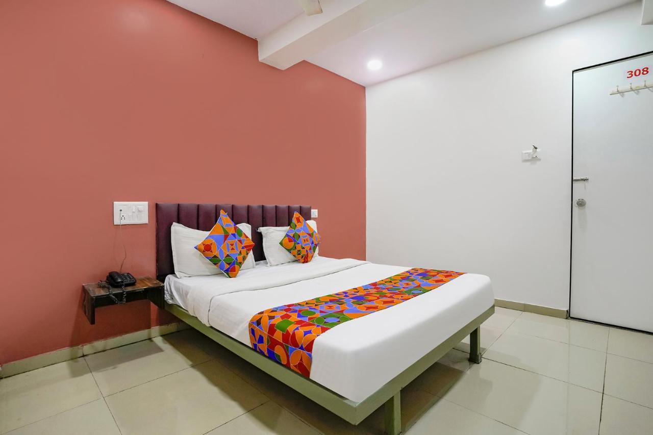 Hotel Fabexpress Blue Stone Surat Exterior foto